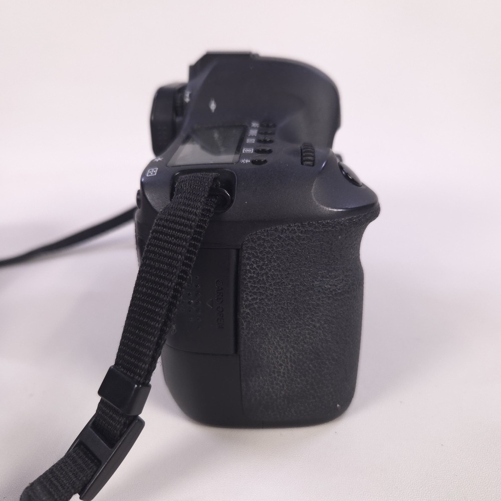 Canon EOS 6D 20.2MP Digital SLR Camera (Body Only) w/ Flash Charger 3 Batteries - Picture 8 of 16